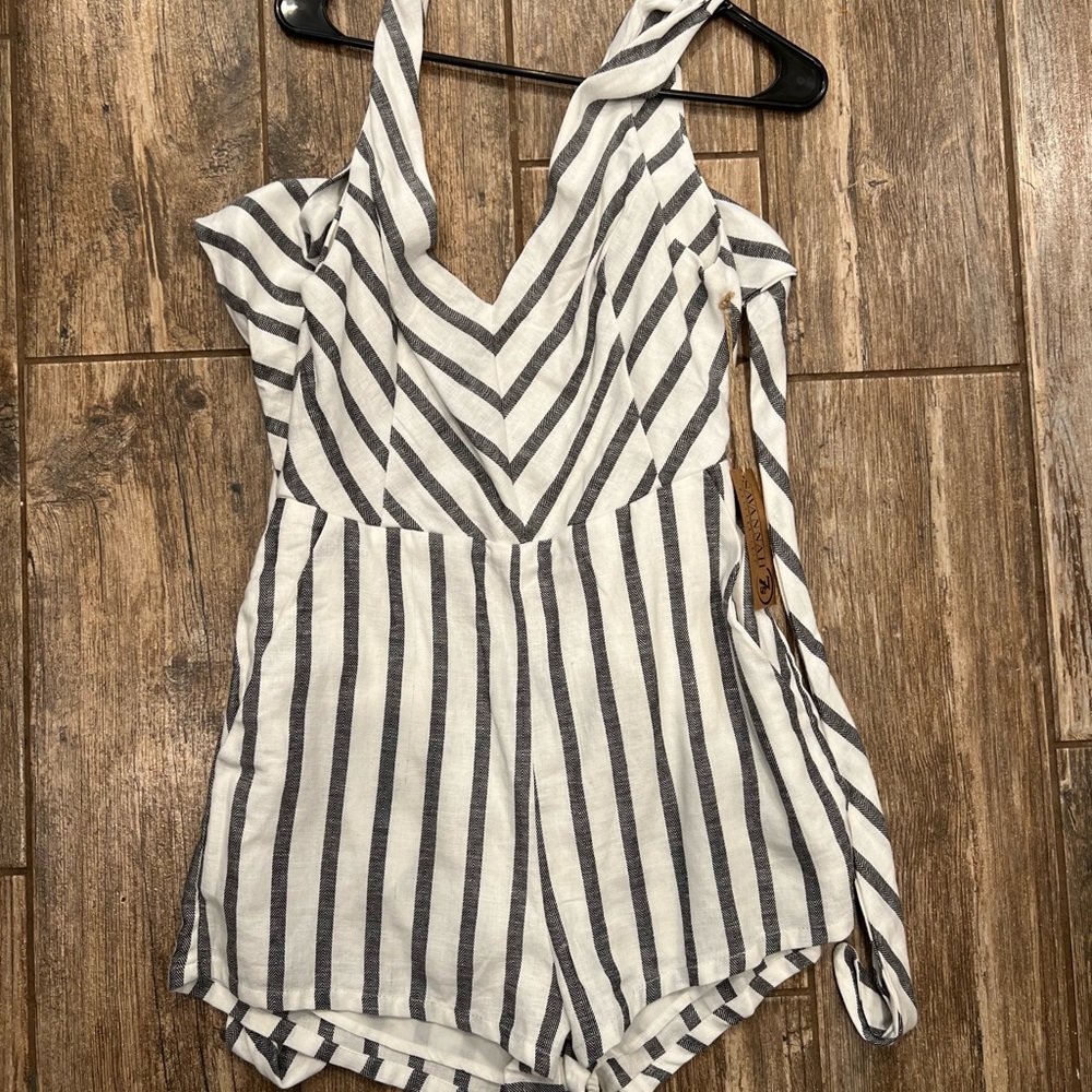 Romper. Size Medium. Brand - Dress Forum